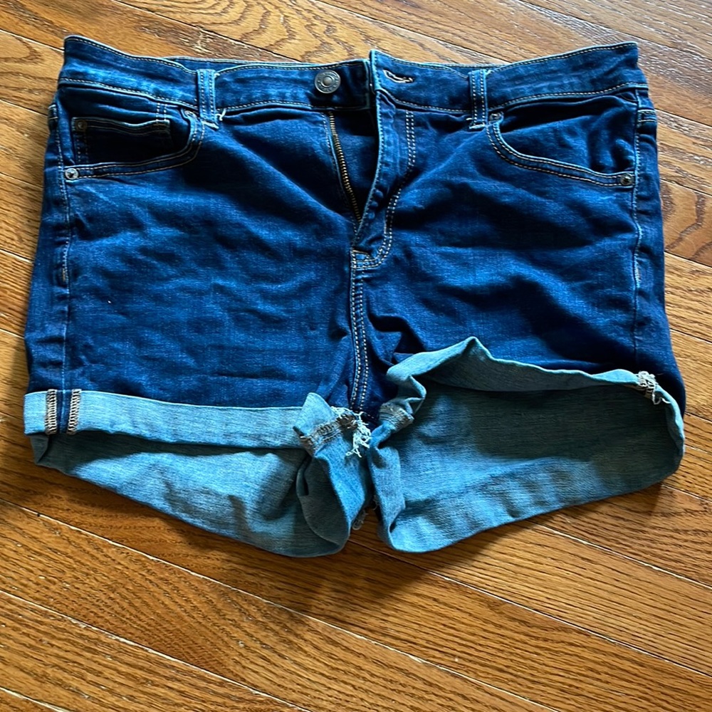 American Eagle. High Rise. Jean shorts